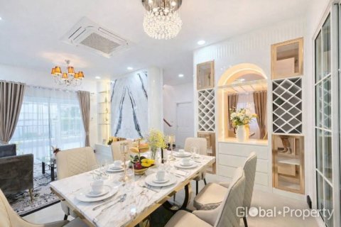 House in Pattaya, Thailand 4 bedrooms № 170429 - photo 12