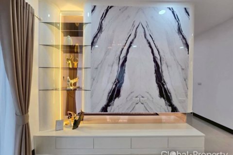 House in Pattaya, Thailand 4 bedrooms № 170429 - photo 9