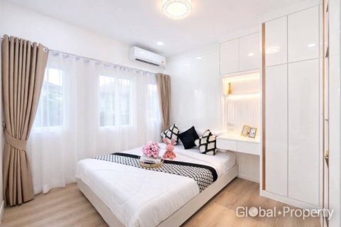 House in Pattaya, Thailand 4 bedrooms № 170429 - photo 2