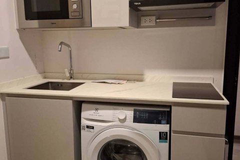 Studio in the Condo in Huai Khwang, Bangkok, Thailand № 169066