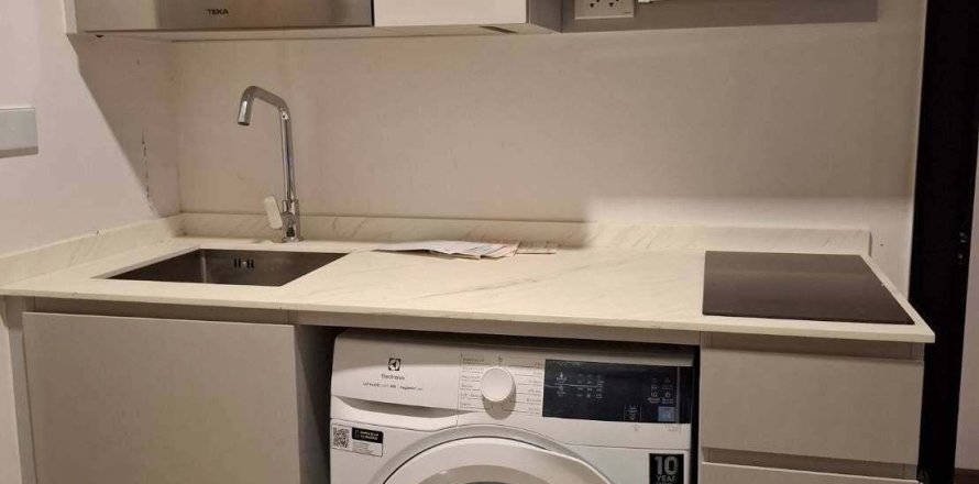 Studio in the Condo in Huai Khwang, Bangkok, Thailand № 169066