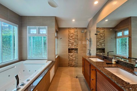 Villa in Hua Hin, Thailand 4 bedrooms № 169062 - photo 27