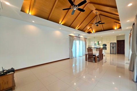 Villa in Hua Hin, Thailand 4 bedrooms № 169062 - photo 2