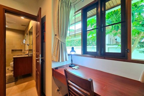 Villa in Hua Hin, Thailand 4 bedrooms № 169062 - photo 8