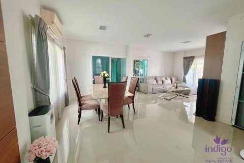 House in Chiang Mai, Thailand 3 bedrooms № 162679 - photo 12