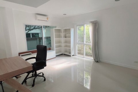 House in Chiang Mai, Thailand 3 bedrooms № 162679 - photo 16