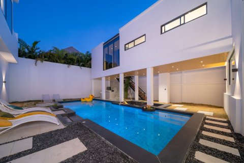 Villa à Phuket, Thaïlande 7 chambres № 157893