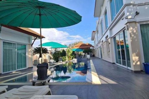Villa in Phuket, Thailand 3 bedrooms № 155124 - photo 2
