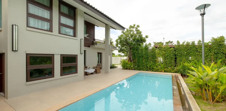 Duplex in Chiang Mai, Thailand 4 bedrooms № 155120