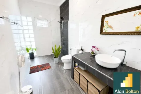 Casa de 3 dormitorios en Pattaya, Tailandia № 210761 - foto 11