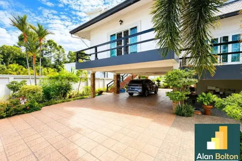 Casa de 3 dormitorios en Pattaya, Tailandia № 210761 - foto 2