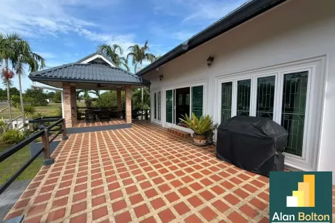 Casa de 3 dormitorios en Pattaya, Tailandia № 210761 - foto 16