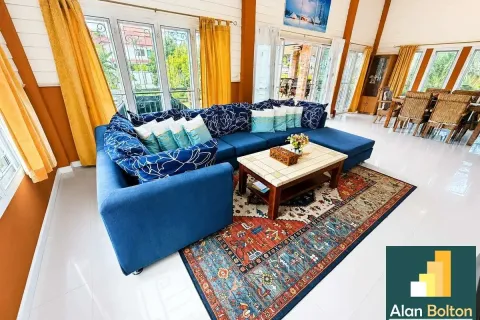 Casa de 3 dormitorios en Pattaya, Tailandia № 210761 - foto 4
