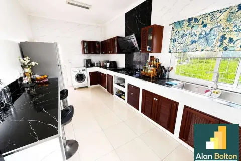 Casa de 3 dormitorios en Pattaya, Tailandia № 210761 - foto 7