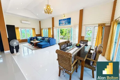 Casa de 3 dormitorios en Pattaya, Tailandia № 210761 - foto 5