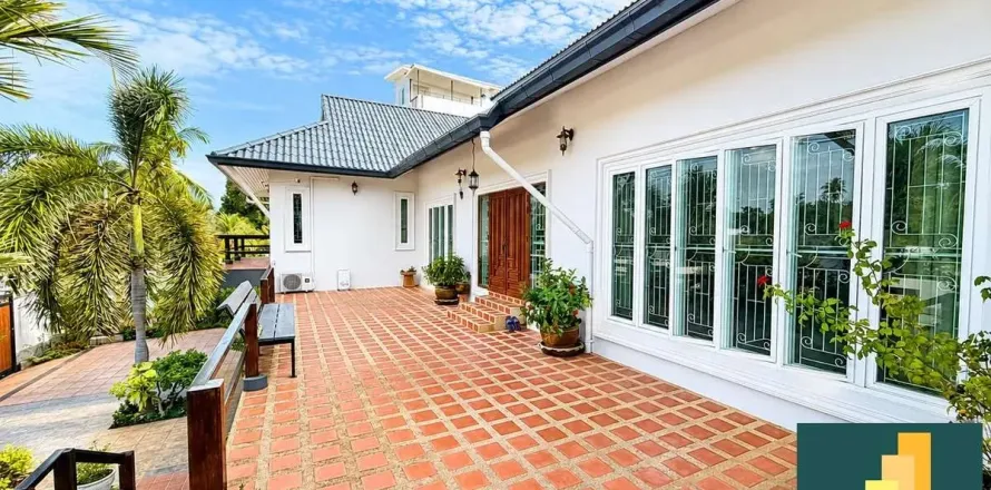 Casa de 3 dormitorios en Pattaya, Tailandia № 210761