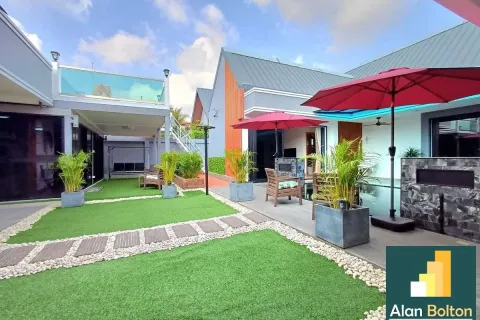 Casa de 5 dormitorios en Pattaya, Tailandia № 210760 - foto 6