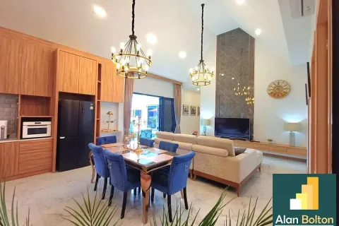 Casa de 5 dormitorios en Pattaya, Tailandia № 210760 - foto 9