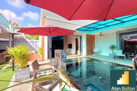 Casa de 5 dormitorios en Pattaya, Tailandia № 210760 - foto 4