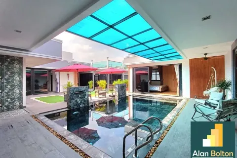 Casa de 5 dormitorios en Pattaya, Tailandia № 210760 - foto 7