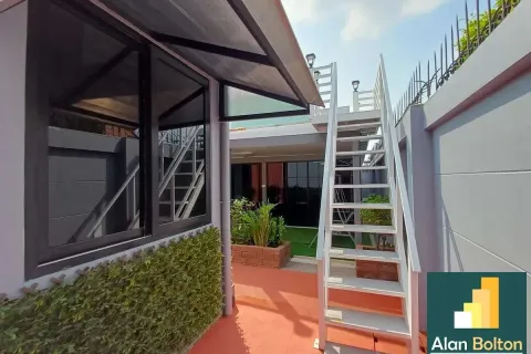 Casa de 5 dormitorios en Pattaya, Tailandia № 210760 - foto 19