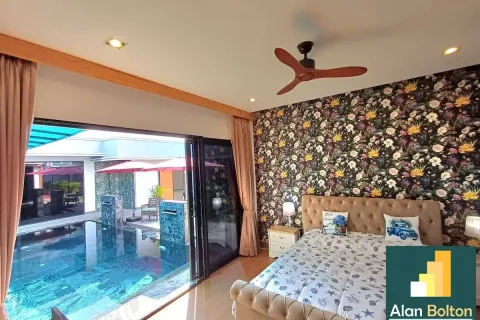 Casa de 5 dormitorios en Pattaya, Tailandia № 210760 - foto 10