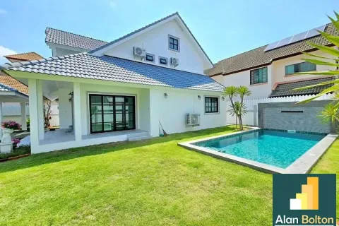 Casa de 4 dormitorios en Pattaya, Tailandia № 210756 - foto 11