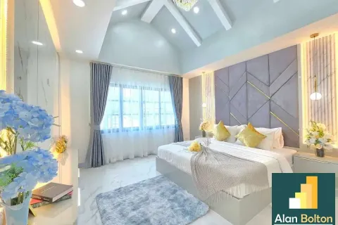 Casa de 4 dormitorios en Pattaya, Tailandia № 210756 - foto 18