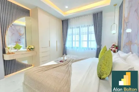 Casa de 4 dormitorios en Pattaya, Tailandia № 210756 - foto 8