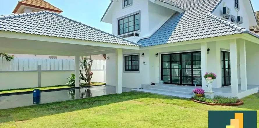 Casa de 4 dormitorios en Pattaya, Tailandia № 210756