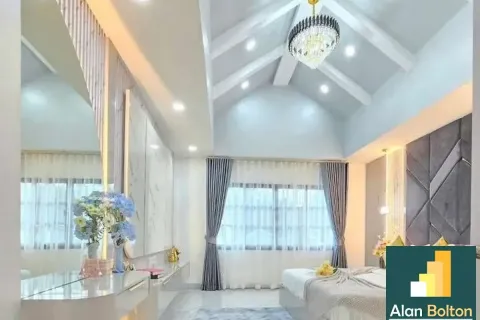 Casa de 4 dormitorios en Pattaya, Tailandia № 210756 - foto 13