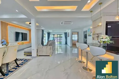 Casa de 4 dormitorios en Pattaya, Tailandia № 210756 - foto 19