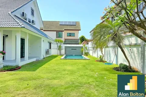 Casa de 4 dormitorios en Pattaya, Tailandia № 210756 - foto 2