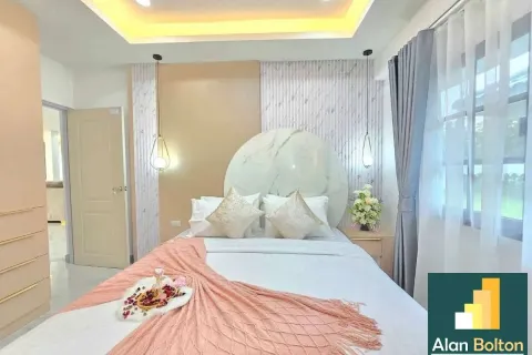 Casa de 4 dormitorios en Pattaya, Tailandia № 210756 - foto 9
