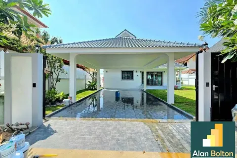Casa de 4 dormitorios en Pattaya, Tailandia № 210756 - foto 5