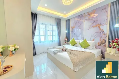 Casa de 4 dormitorios en Pattaya, Tailandia № 210756 - foto 3