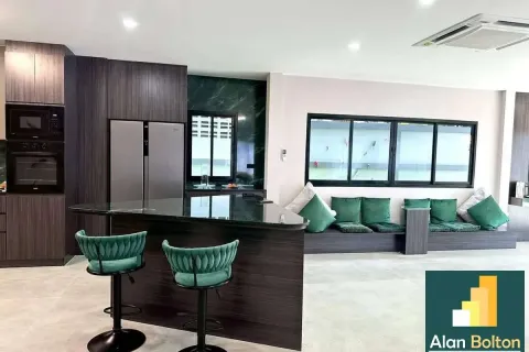 Casa de 5 dormitorios en Pattaya, Tailandia № 210762 - foto 11