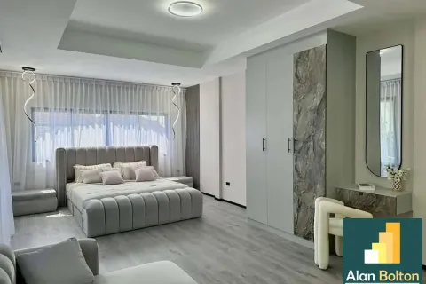 Casa de 5 dormitorios en Pattaya, Tailandia № 210762 - foto 3