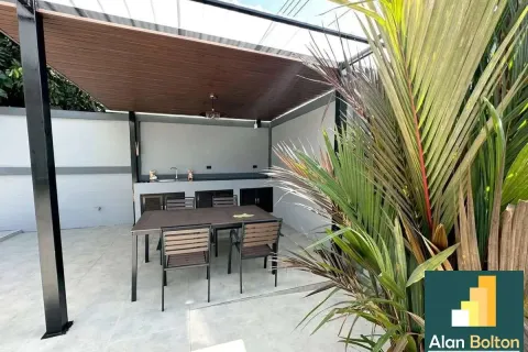 Casa de 5 dormitorios en Pattaya, Tailandia № 210762 - foto 2