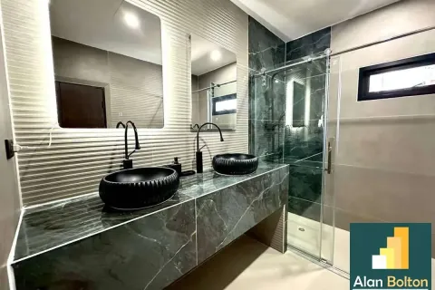 Casa de 5 dormitorios en Pattaya, Tailandia № 210762 - foto 5