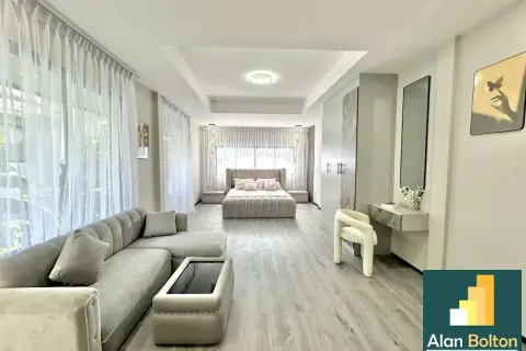 Casa de 5 dormitorios en Pattaya, Tailandia № 210762 - foto 14
