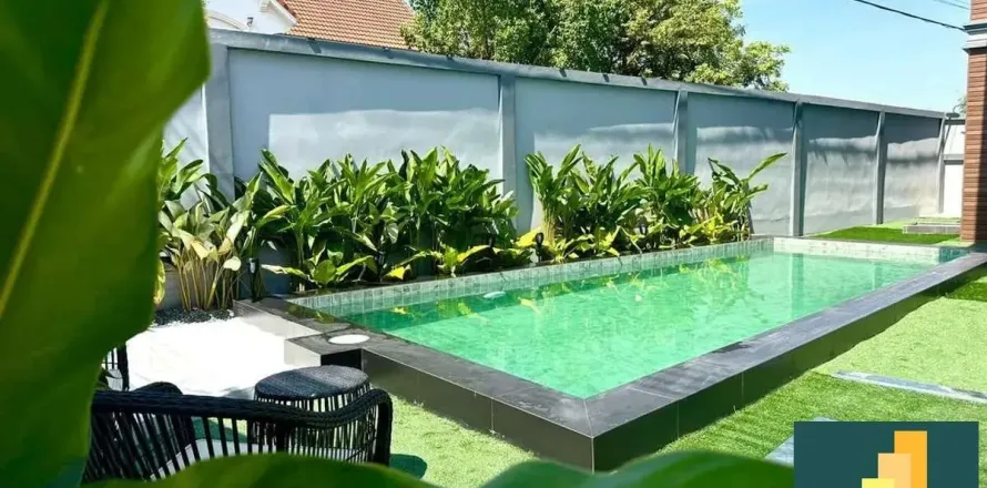 Casa de 5 dormitorios en Pattaya, Tailandia № 210762