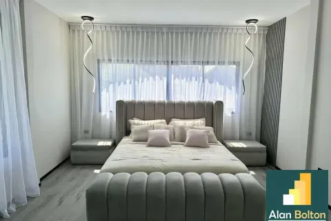 Casa de 5 dormitorios en Pattaya, Tailandia № 210762 - foto 4