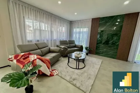 Casa de 5 dormitorios en Pattaya, Tailandia № 210762 - foto 6