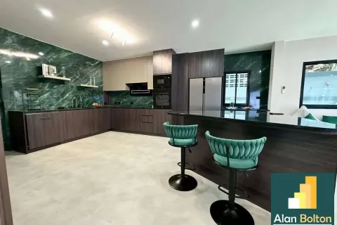 Casa de 5 dormitorios en Pattaya, Tailandia № 210762 - foto 9