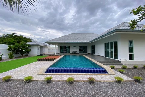 Villa in Pran Buri, Thailand 3 bedrooms № 168746 - photo 2