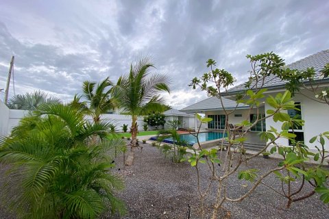 Villa in Pran Buri, Thailand 3 bedrooms № 168746 - photo 18