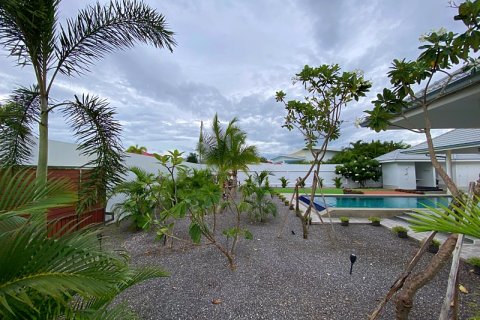 Villa in Pran Buri, Thailand 3 bedrooms № 168746 - photo 16