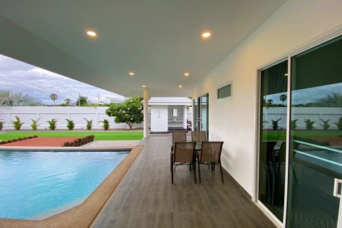 Villa in Pran Buri, Thailand 3 bedrooms № 168746 - photo 12