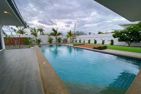 Villa in Pran Buri, Thailand 3 bedrooms № 168746 - photo 14